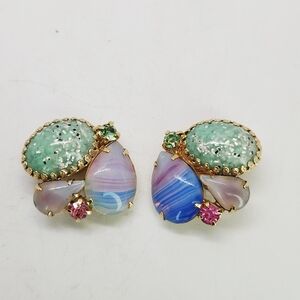 Vintage 1940s Iris & Confetti Art Glass Cabochon Clip-On Earrings Gold Tone